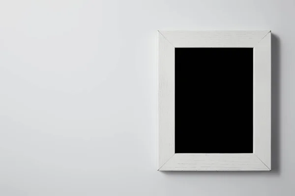 Top View Blank Blackboard White Wooden Frame White Surface Mockup — стоковое фото