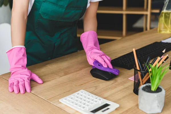 Cropped Shot Woman Rubber Gloves Cleaning Office Table — стоковое фото