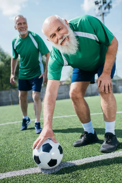 Selective Focus Elderly Beaded Men Football Uniform Football Ball Green — стоковое фото