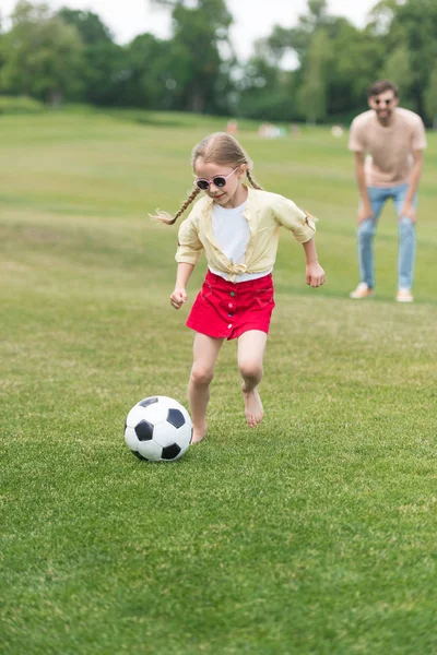 Adorable Child Sunglasses Playing Soccer Ball While Father Standing Oark — стоковое фото