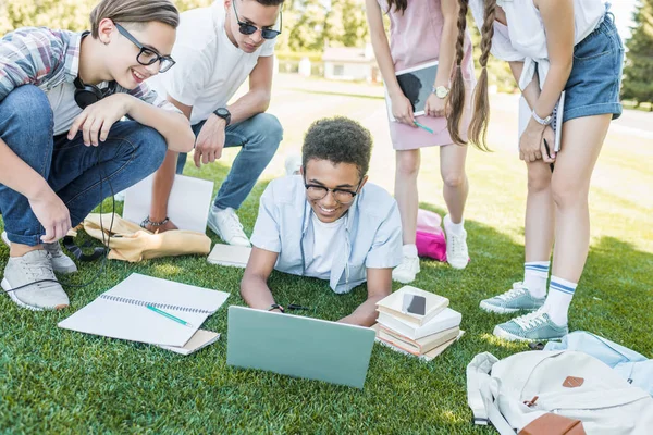 Happy Multiethnic Teenage Students Studying Books Digital Devices Park — стоковое фото