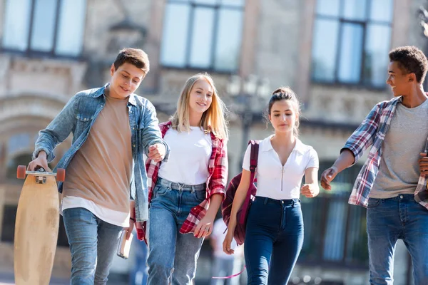 Group Happy Multiethnic Teenagers Backpacks Having Walk Together Old School — стоковое фото
