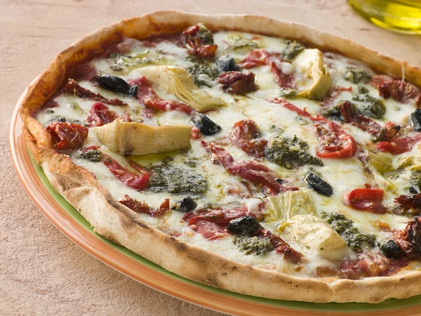 Жареная овощная пицца — стоковое фото