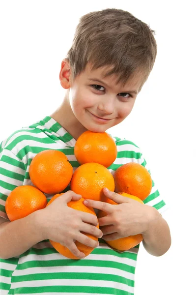 Мальчик Холдинг апельсины — стоковое фото