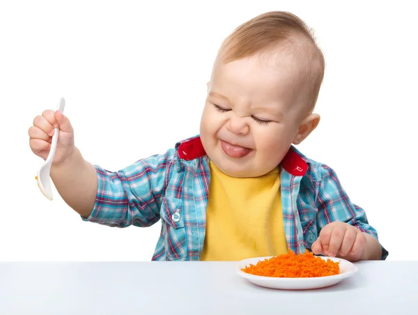 Маленький мальчик отказывается есть — стоковое фото