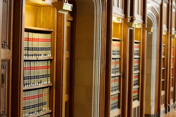 Законная книжная библиотека — стоковое фото