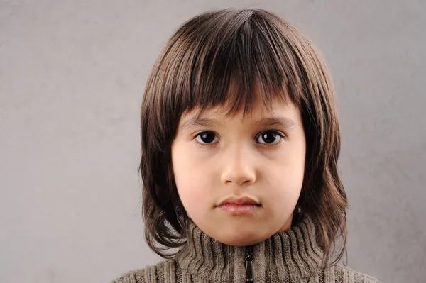 Школьник, серия Умный малыш 6-7 лет с выражения лица — стоковое фото