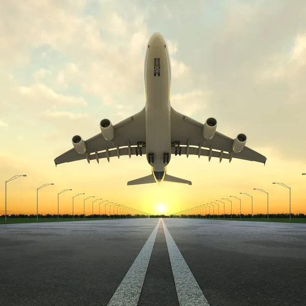 Самолет взлета в аэропорту на закате — стоковое фото
