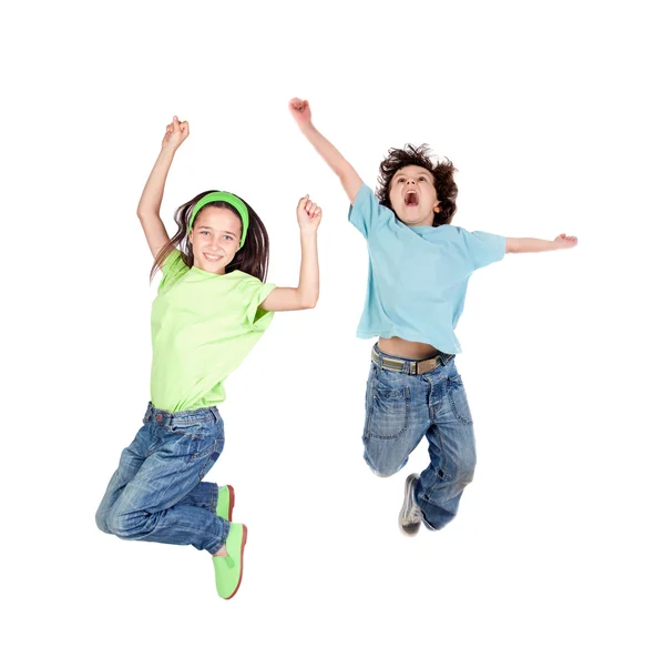 Два счастливых детей, прыгает на один раз — стоковое фото