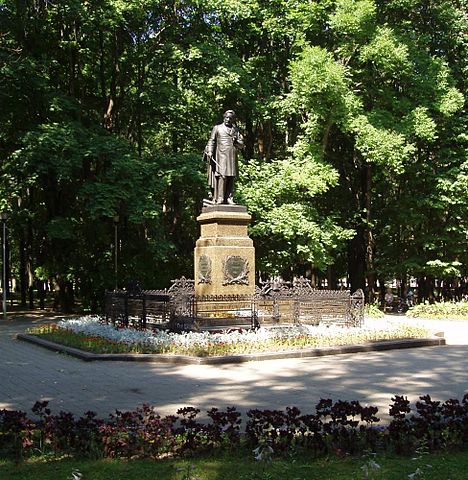 Первый памятник М. Глинке был открыт в Смоленске (1887)