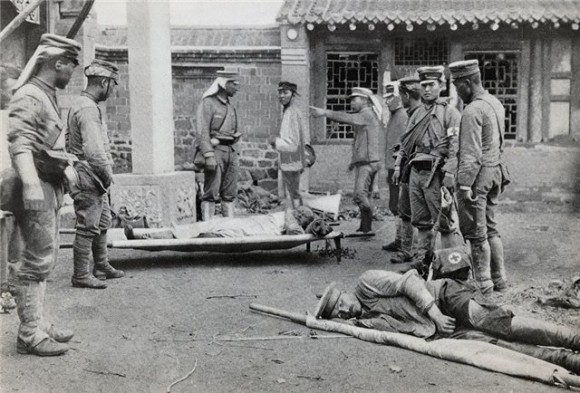 Японские раненые и санитары